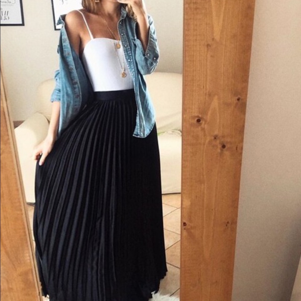 Black satin accordian pleated maxi skirt highwaist - Picture 2 of 4